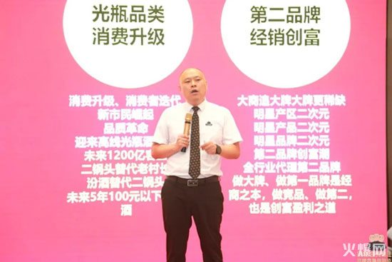 黑格咨詢集團8周年慶典,豪擲200萬重獎經營管理團隊 黑格咨詢集團8周年慶典,豪擲200萬重獎經營管理團隊