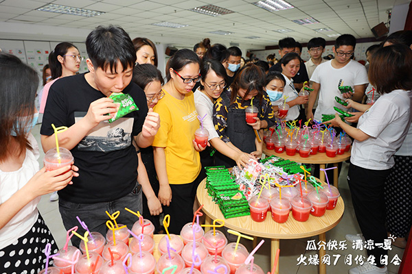 火爆網(wǎng)舉辦7月生日會(huì),共享快樂(lè),瓜分涼夏! 火爆網(wǎng)舉辦7月生日會(huì),共享快樂(lè),瓜分涼夏!