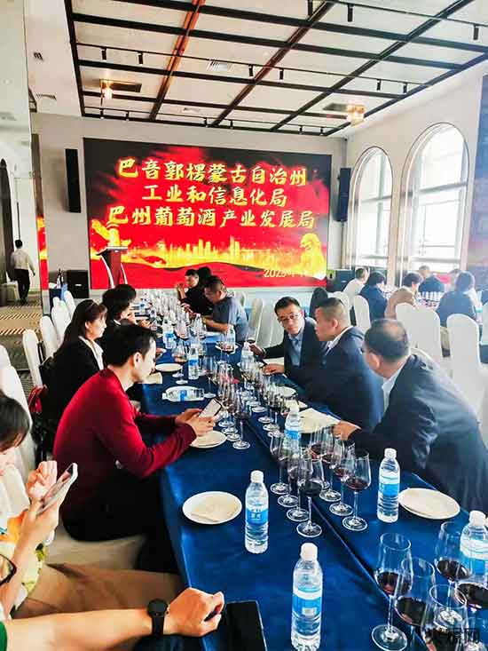 新疆焉耆盆地葡萄酒產業(yè)推介會在成都成功召開 新疆焉耆盆地葡萄酒產業(yè)推介會在成都成功召開