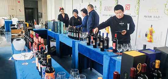 新疆焉耆盆地葡萄酒產業(yè)推介會在成都成功召開 新疆焉耆盆地葡萄酒產業(yè)推介會在成都成功召開